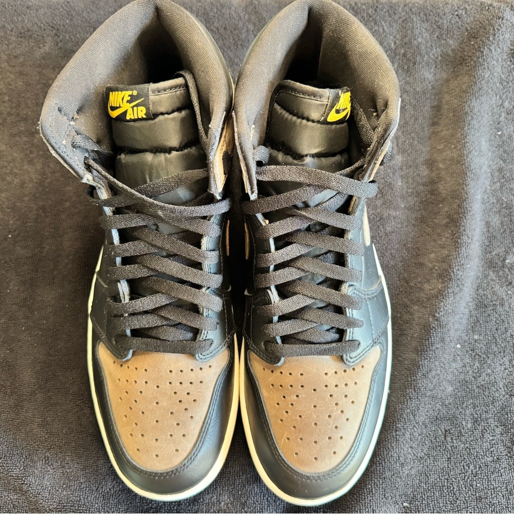 Men’s Jordan 1 Mocha size 12